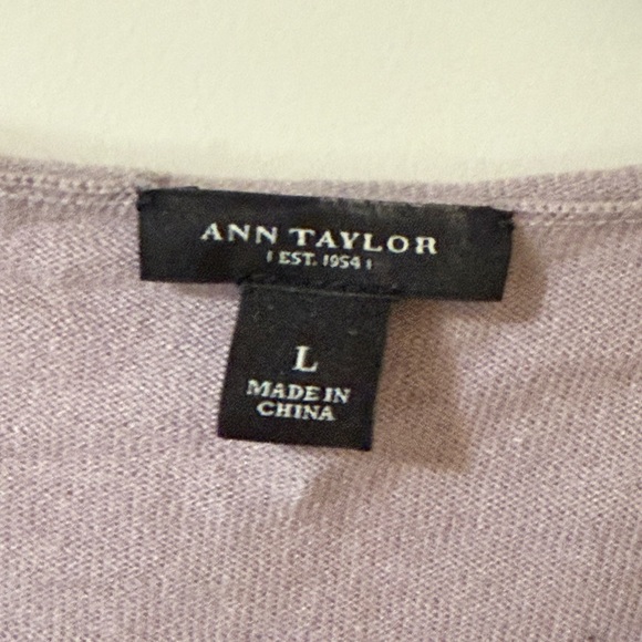 EUC ANN TAYLOR CASHMERE BLEND PURPLE CARDIGAN SWEATER L - Picture 3 of 5